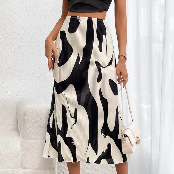 Chic and fun Graphic Print midi Skirt - Picture 3 of 5